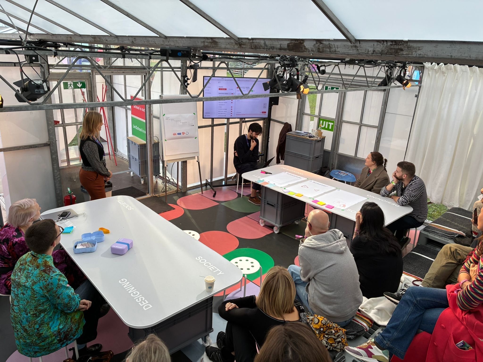 Workshop where participants reflect together on the process